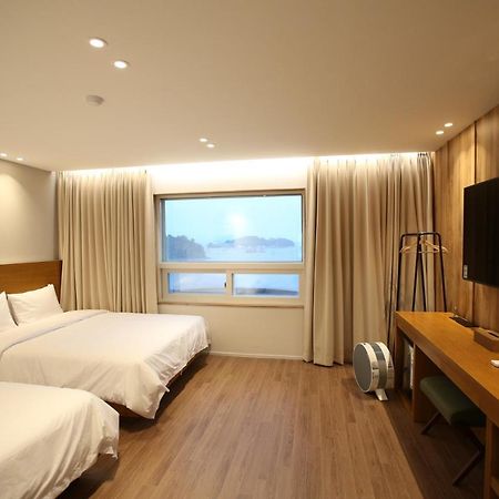 Am Ort Hotel Yeosu Exteriör bild