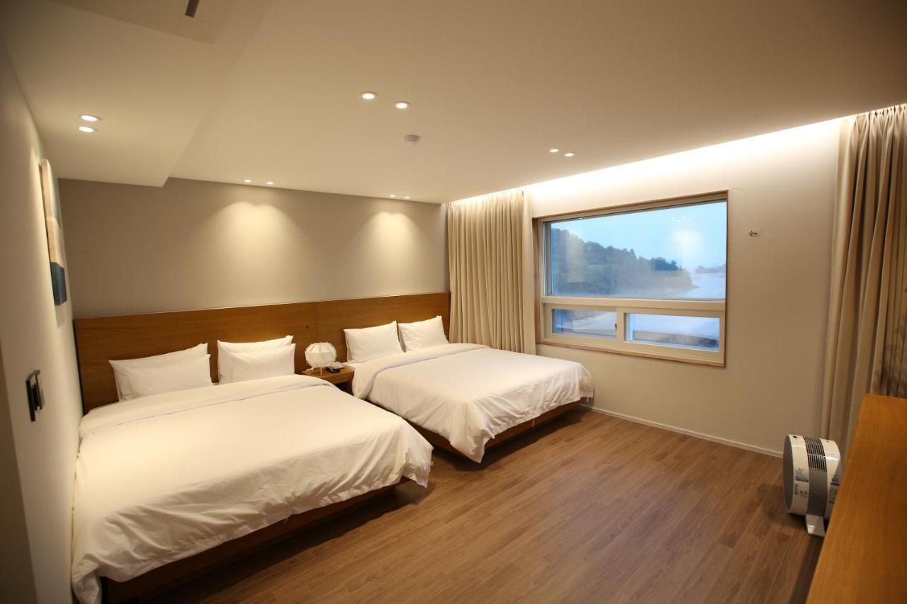 Am Ort Hotel Yeosu Exteriör bild