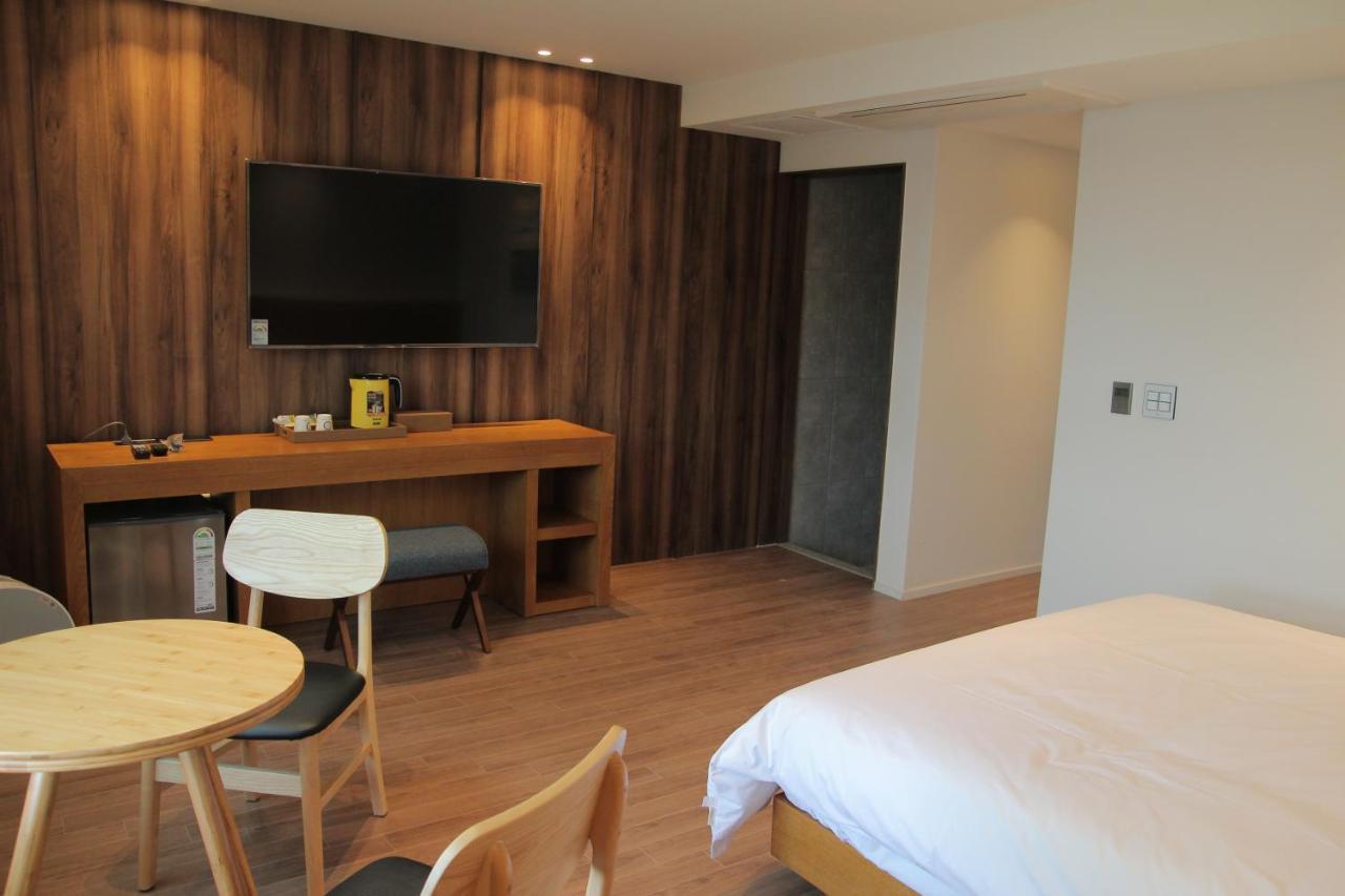 Am Ort Hotel Yeosu Exteriör bild