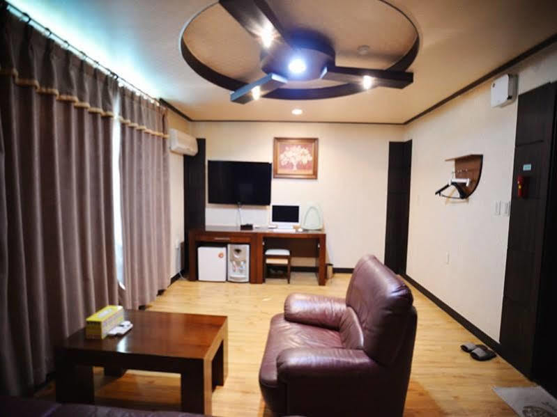 Am Ort Hotel Yeosu Exteriör bild