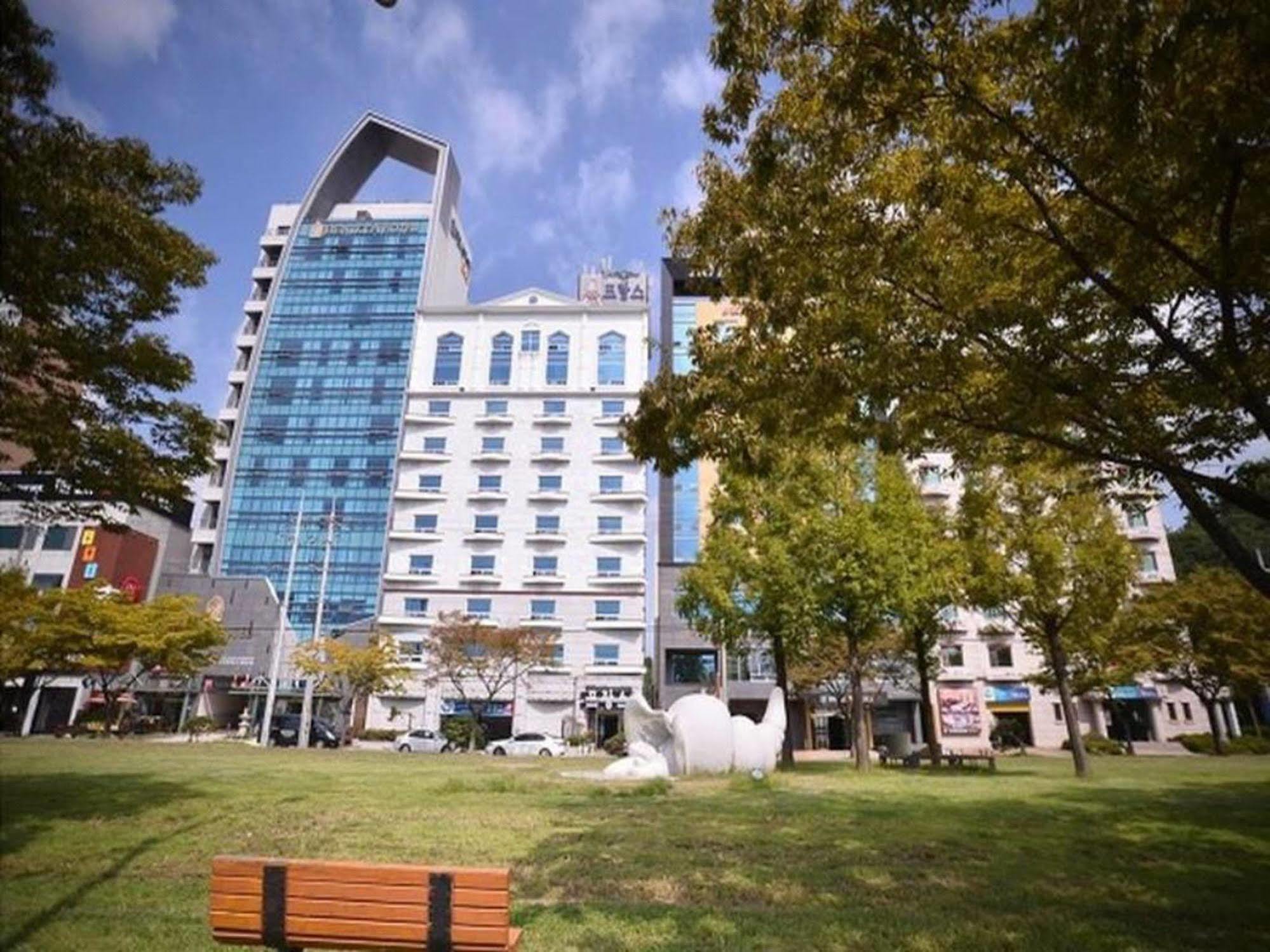 Am Ort Hotel Yeosu Exteriör bild