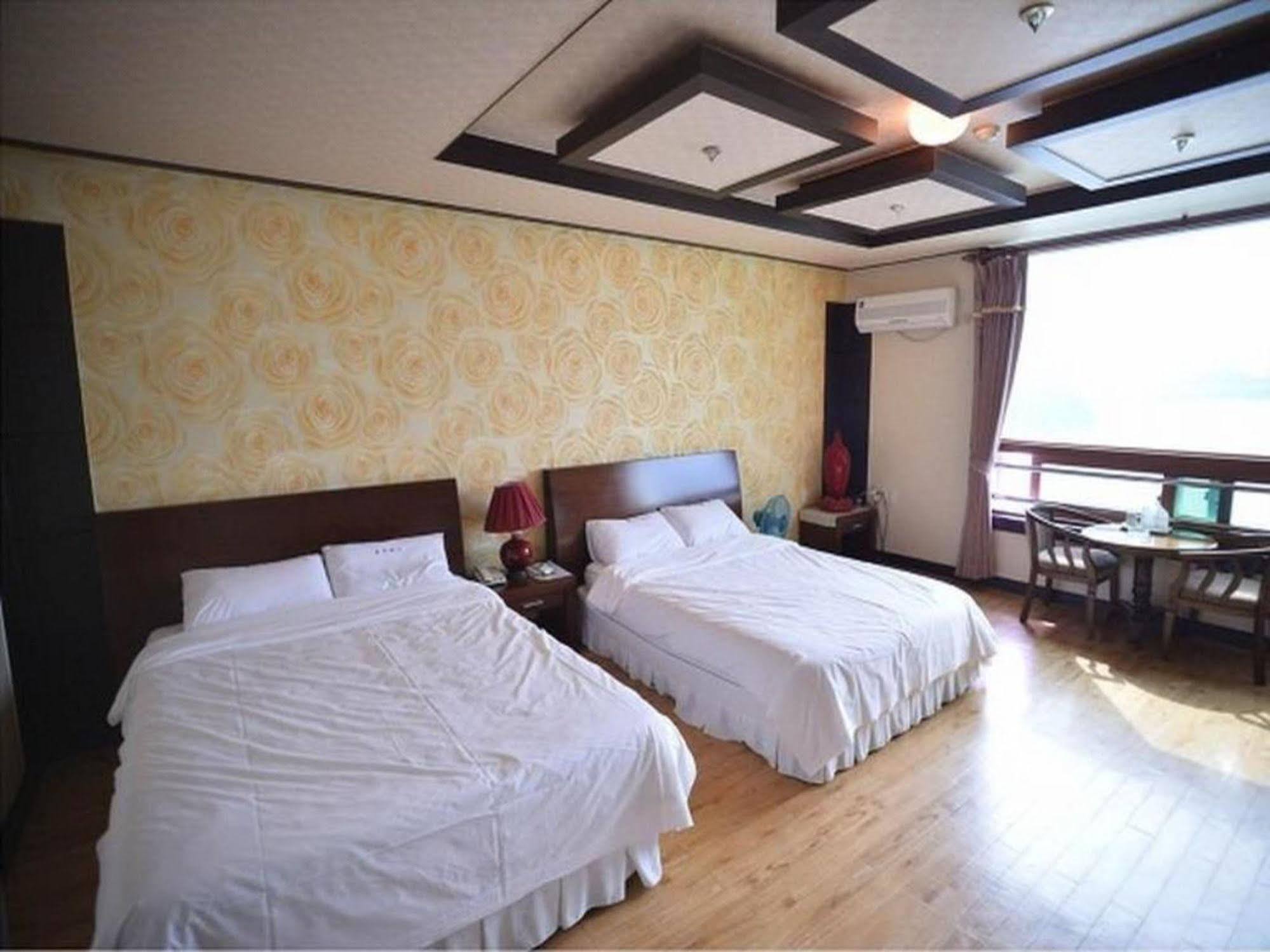Am Ort Hotel Yeosu Exteriör bild