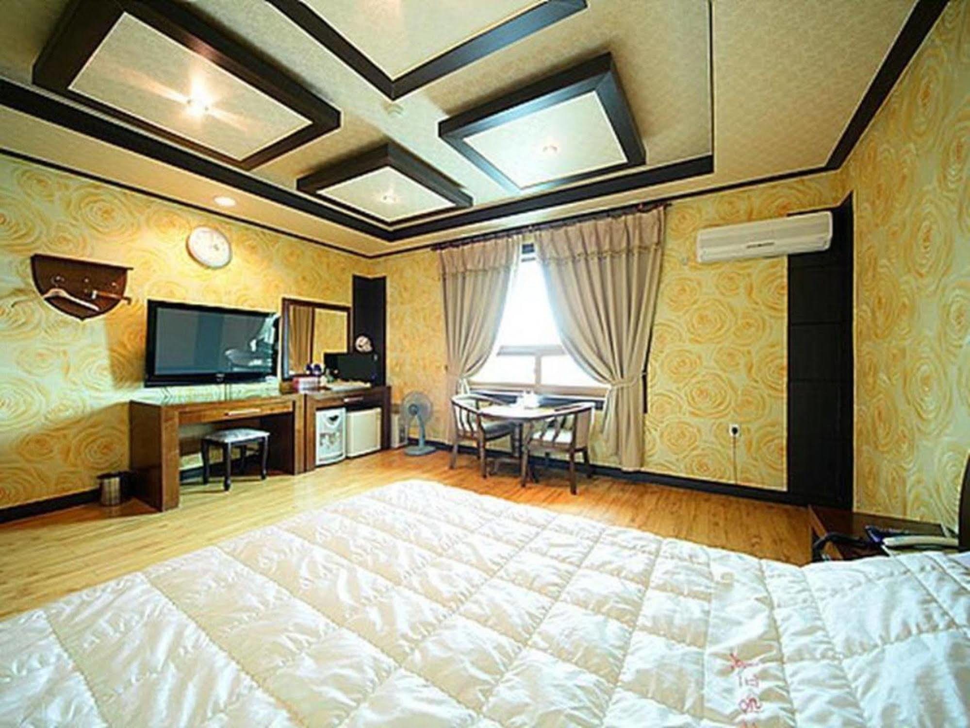 Am Ort Hotel Yeosu Exteriör bild