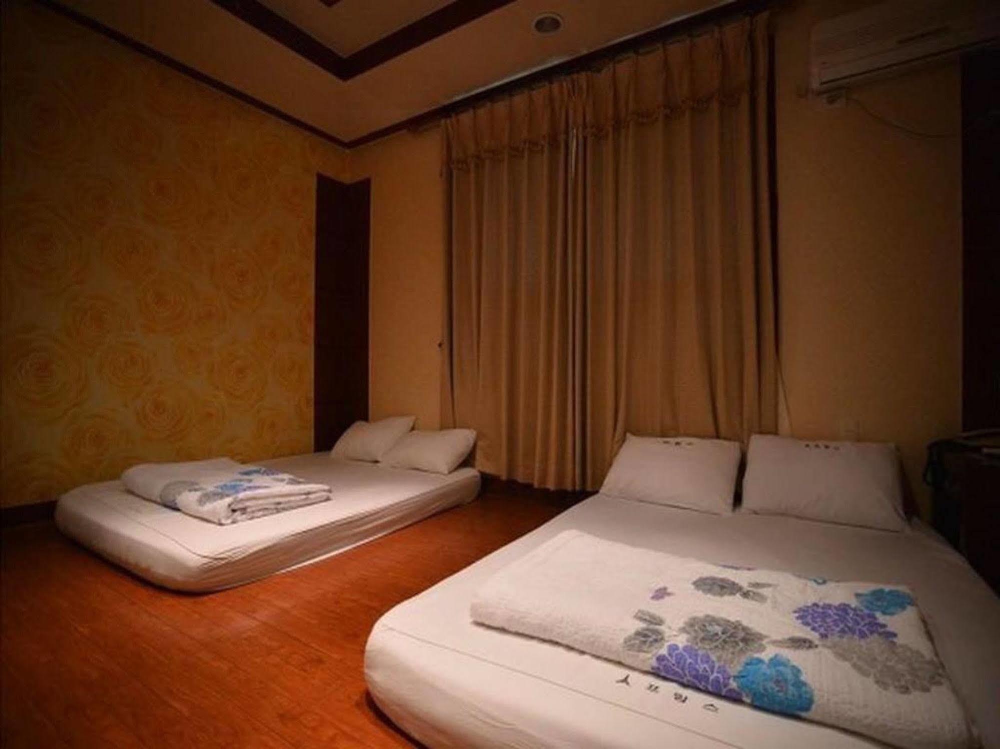 Am Ort Hotel Yeosu Exteriör bild