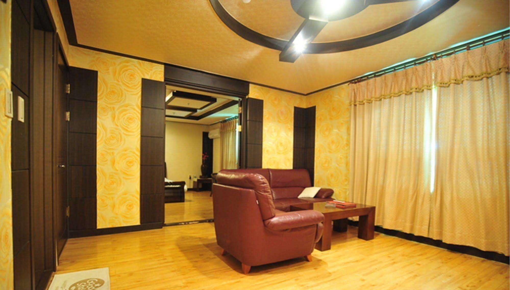 Am Ort Hotel Yeosu Exteriör bild