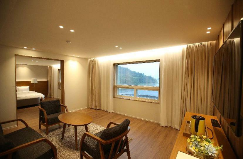 Am Ort Hotel Yeosu Exteriör bild