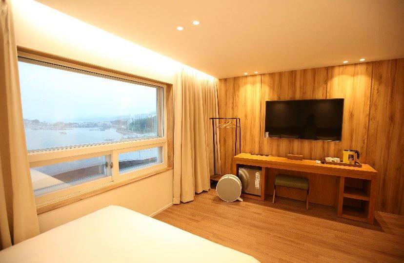 Am Ort Hotel Yeosu Exteriör bild