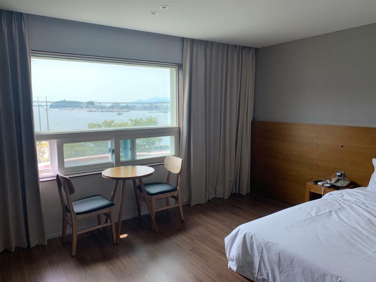 Am Ort Hotel Yeosu Exteriör bild