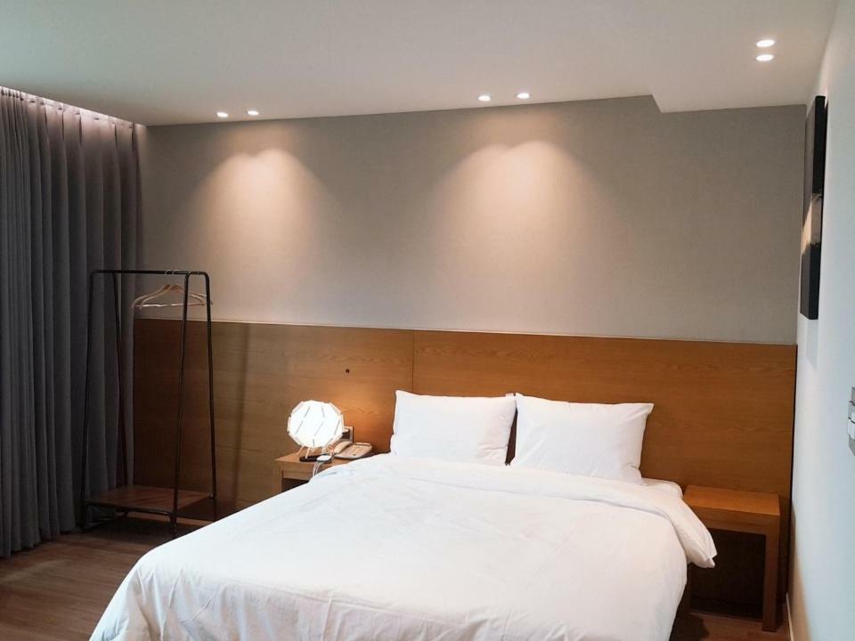 Am Ort Hotel Yeosu Exteriör bild