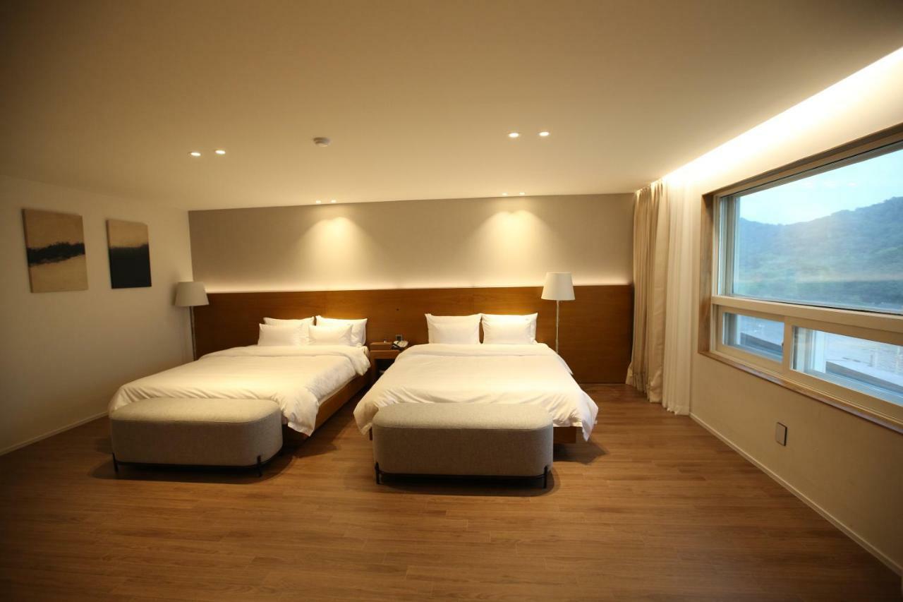 Am Ort Hotel Yeosu Exteriör bild