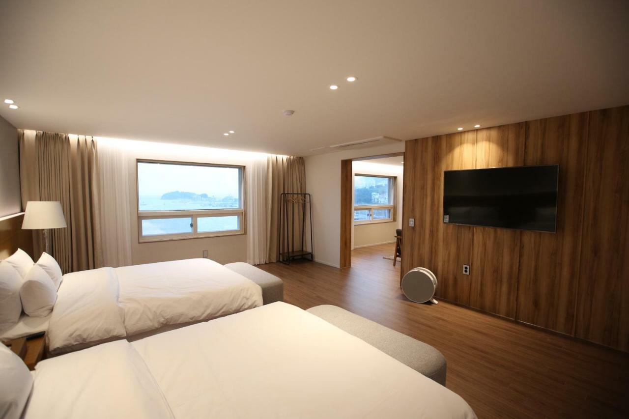 Am Ort Hotel Yeosu Exteriör bild